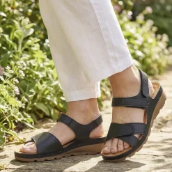 Adjustable Cushioned Sandals - Black