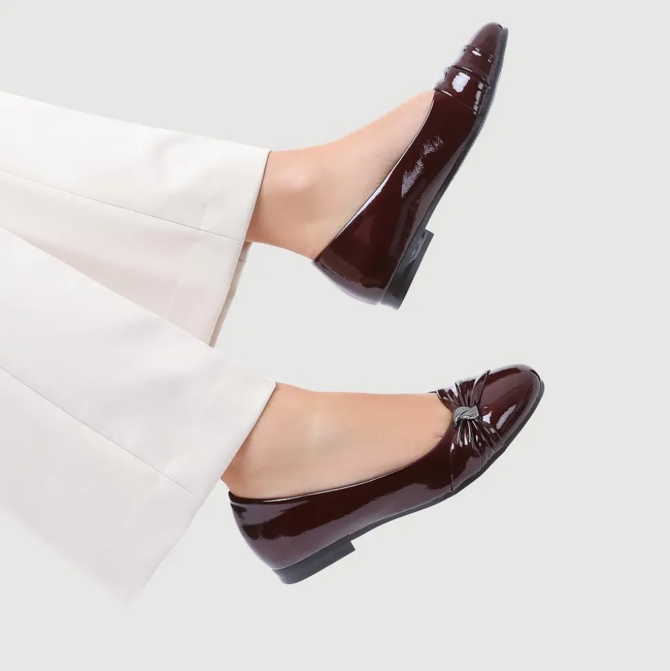Bow-Detailed Heeled Ballet Pumps - Burgundy Patent