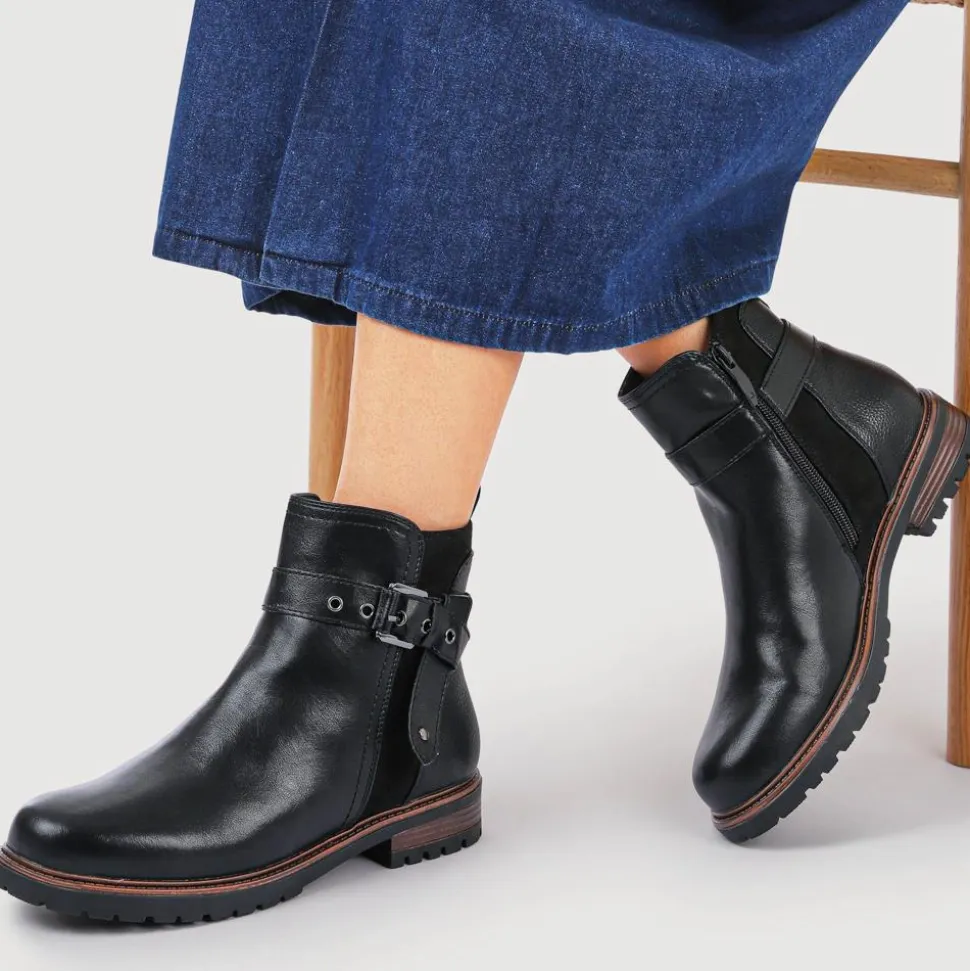 Buckle-Detail Ankle Boots - Black
