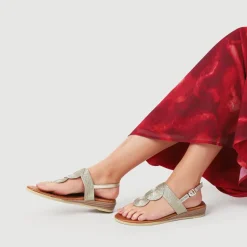 Buckled Toe Post Sandals - Gold