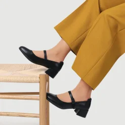 Buckle-Fasten Smart Mary Janes - Black