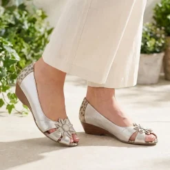 Flower Detail Peep Toe Wedge Pumps - Soft Gold