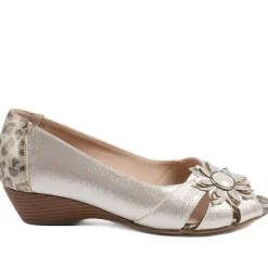 Flower Detail Peep Toe Wedge Pumps - Soft Gold