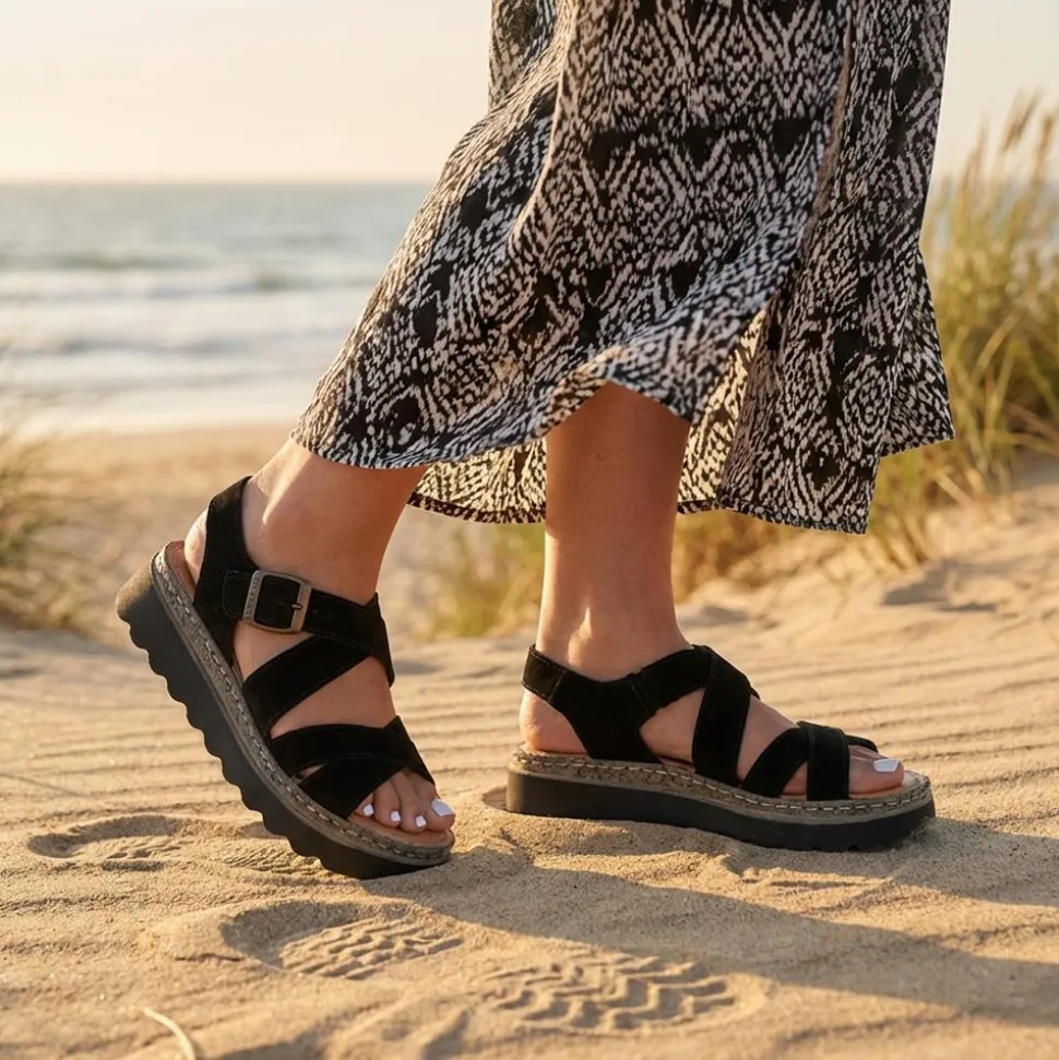 Fly Flot Platform Heel Buckled Sandals - Black