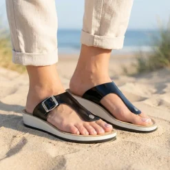 Fly Flot Toe Post Sandals - Black Patent