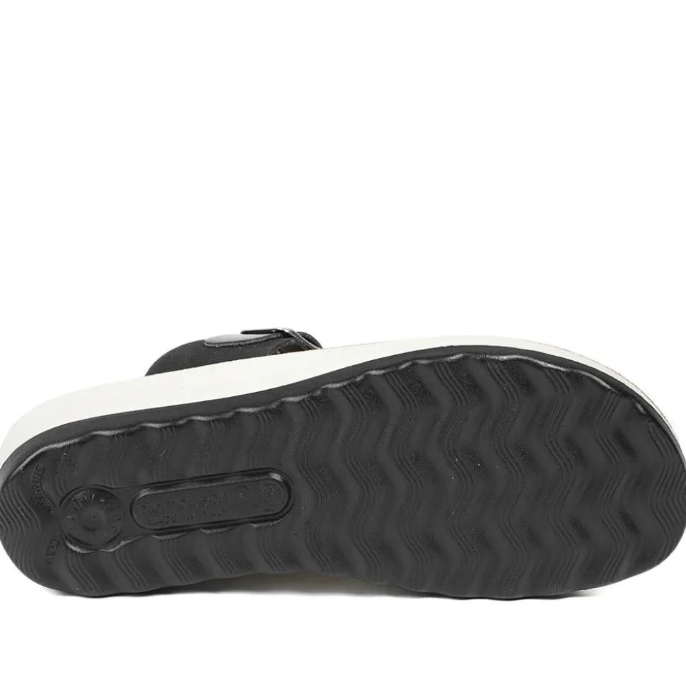 Fly Flot Toe Post Sandals - Black Patent