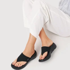 Go Walk Arch Fit Sandals - Black