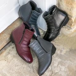 Leather Ankle Boot - Navy