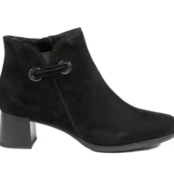 Leather Ankle Boots With Block Heel - Black
