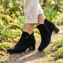 Leather Ankle Boots With Block Heel - Black