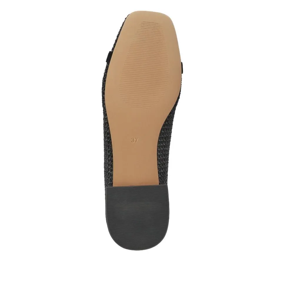 Leather Buckle-Detailed Pumps - Black
