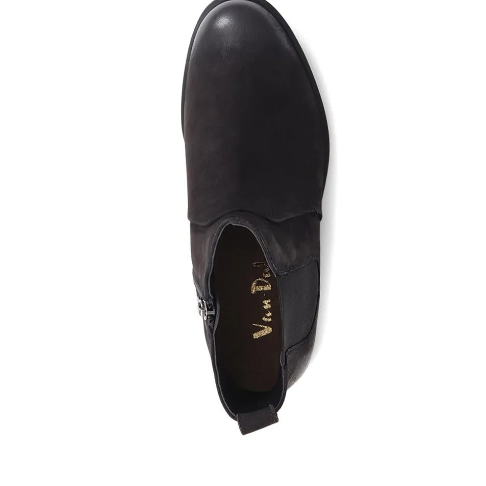 Leather Chelsea Boots - Black Nubuck