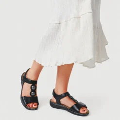 Leather Dual-Touch-Fastening Sandals - Black