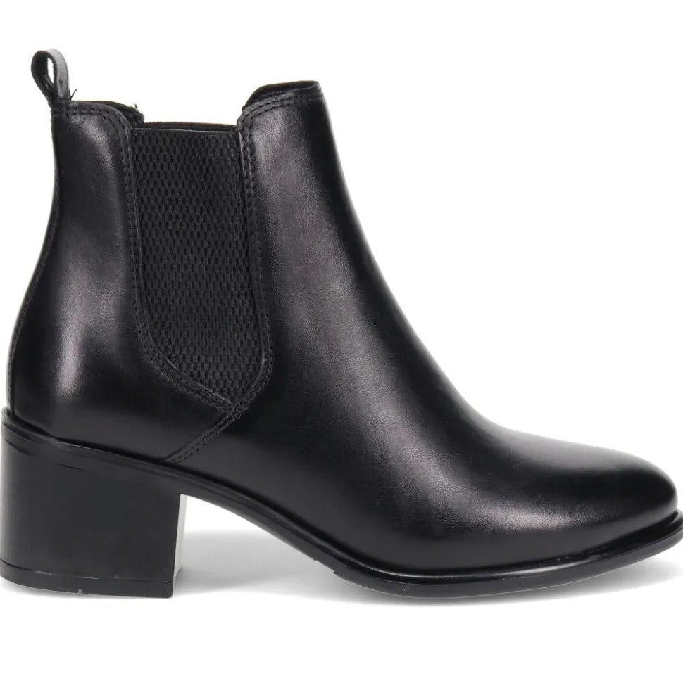 Leather Heeled Chelsea Boots - Black
