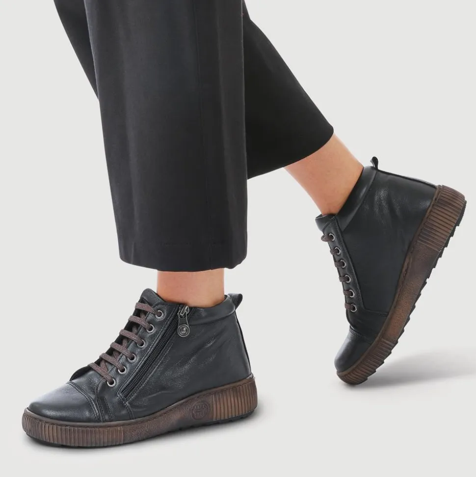 Leather Lace-Up Boots - Black