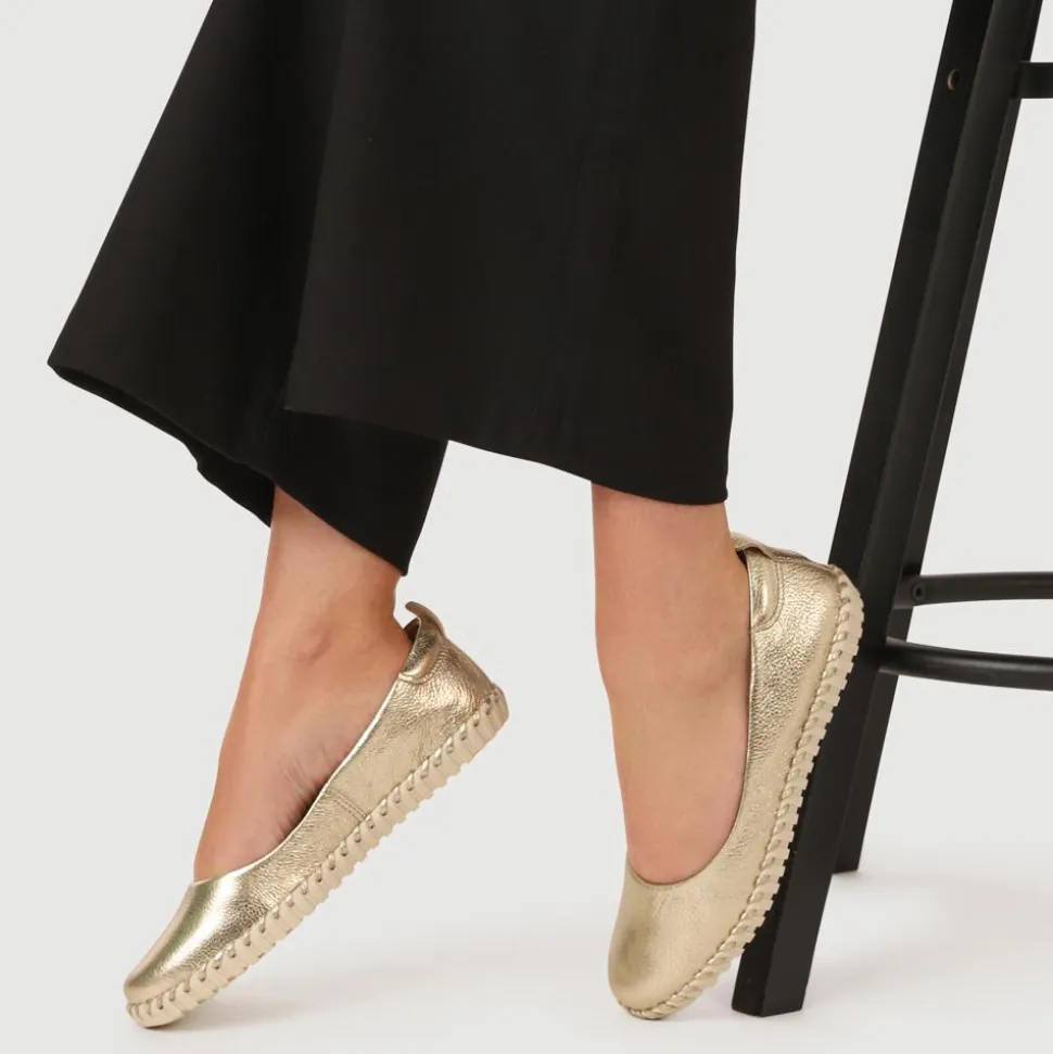 Lightweight Leather Pumps - Gold