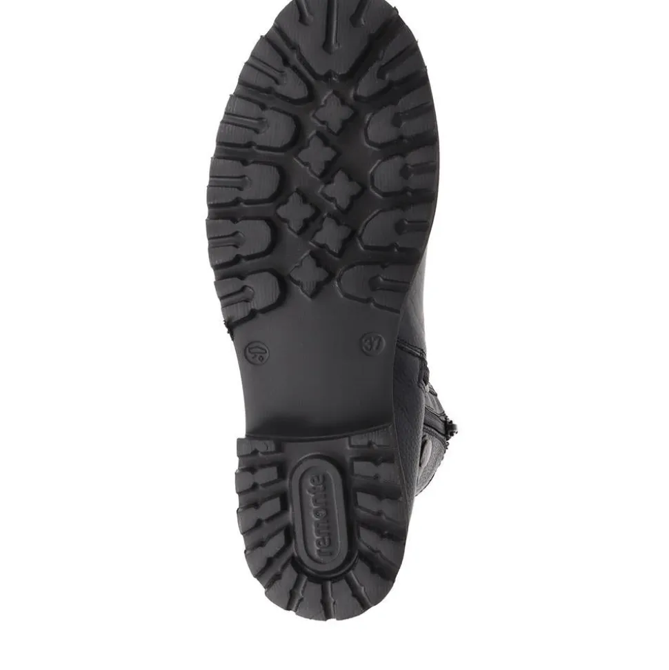 Low Heeled Chelsea Boots - Black
