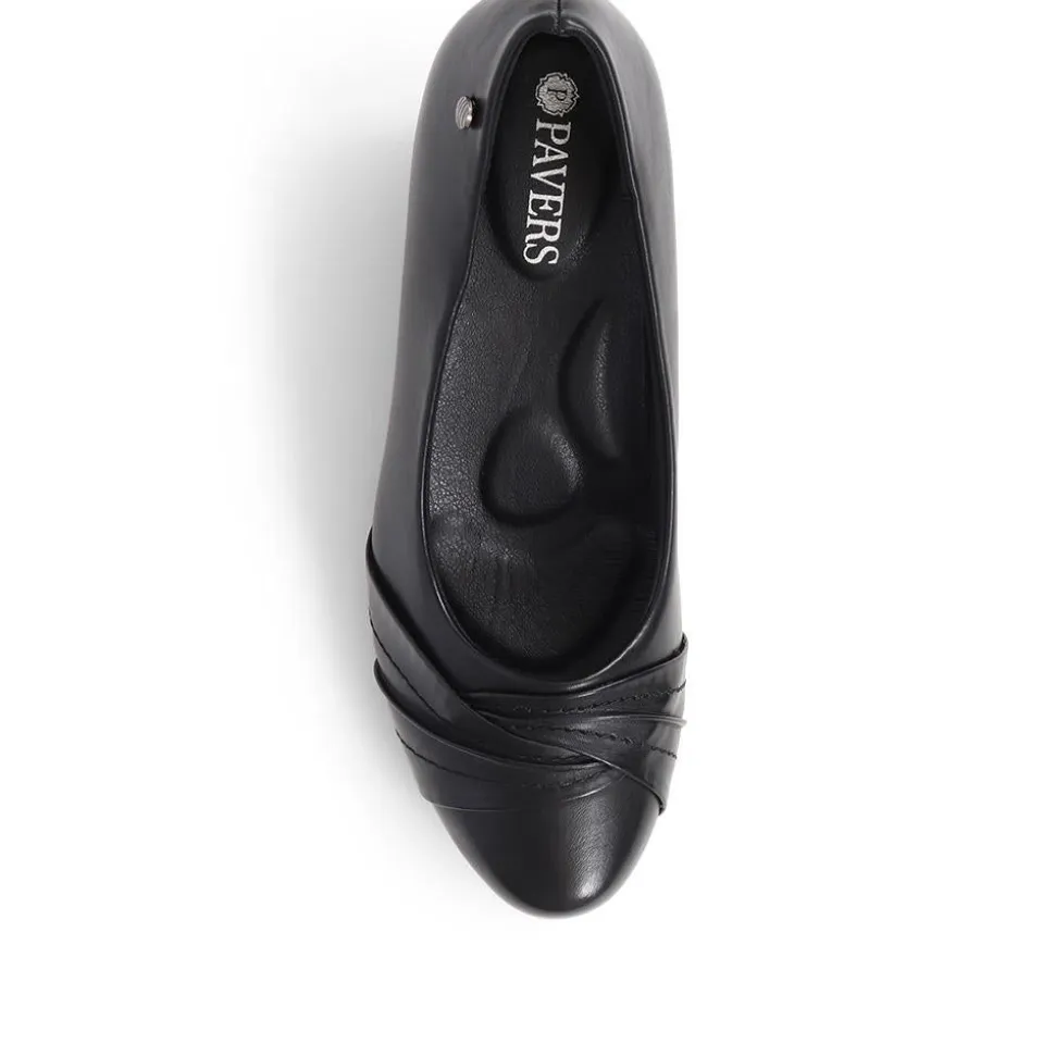 Low-Heeled Court Shoes - Black