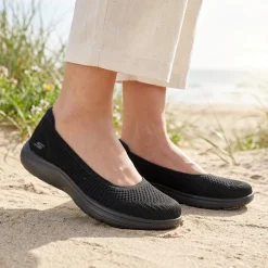 Skechers Breathable Cushioned Pumps - Black