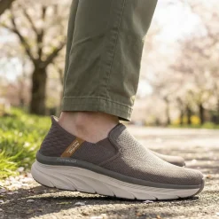 Skechers Extra Wide Slip-Ins D'Lux Walker 2.0 - Brown