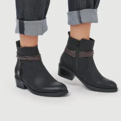 Western-Heeled Ankle Boots - Black