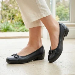 Wide Fit Buckle Detailed Pumps - Black