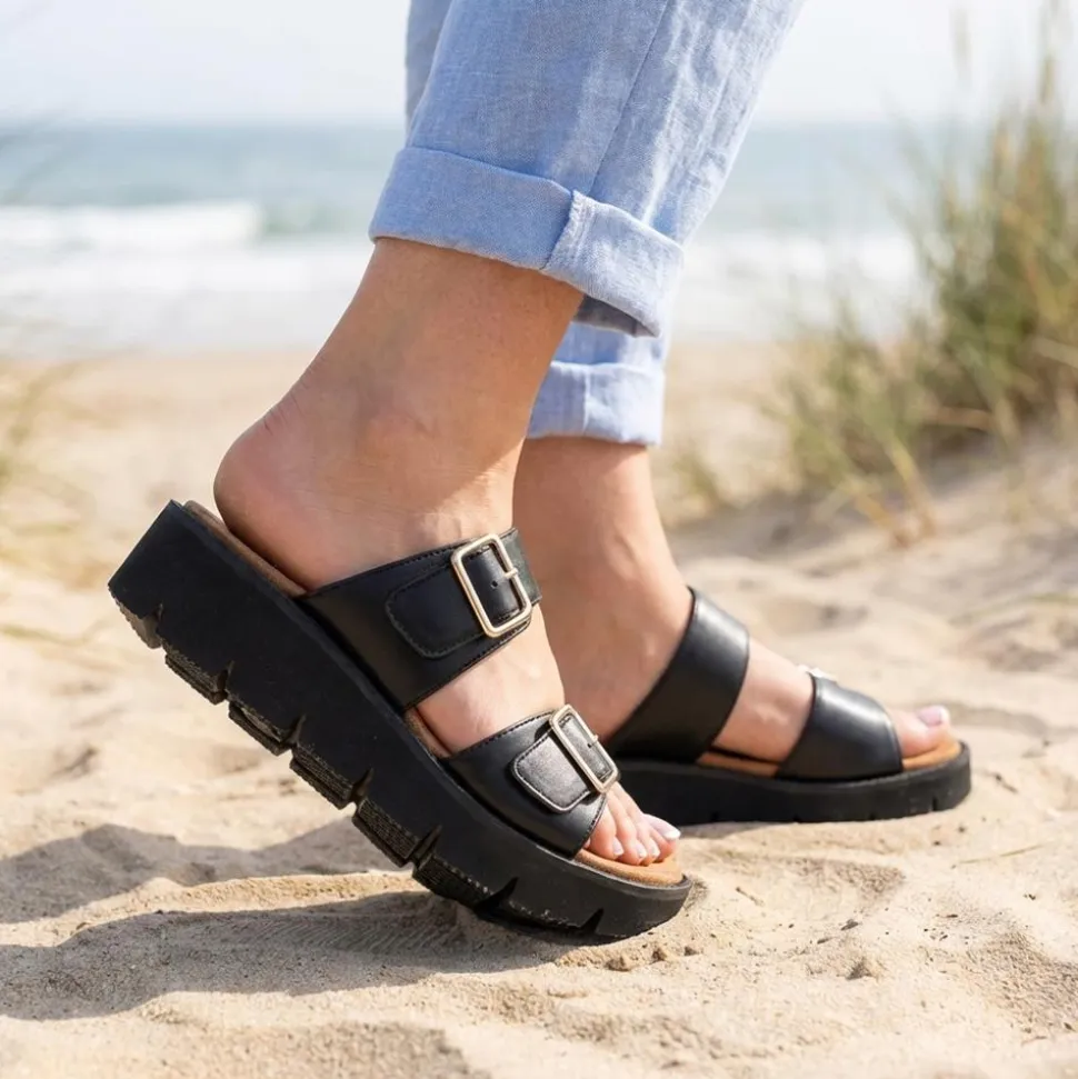 Wide Fit Cushioned Buckled Sandals - Black