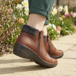 Wide-Fit Leather Lightweight Ankle Boots - Tan