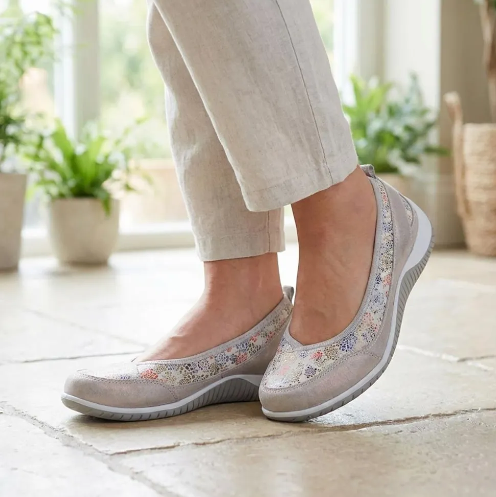 Wide Fit Memory Foam Floral Pumps - Floral